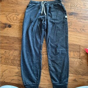 Vuori performance jogger heathered charcoal gray - women’s